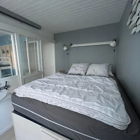 Cosy In The Center Of *