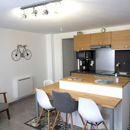 Apartment Cosy In The Center Of *